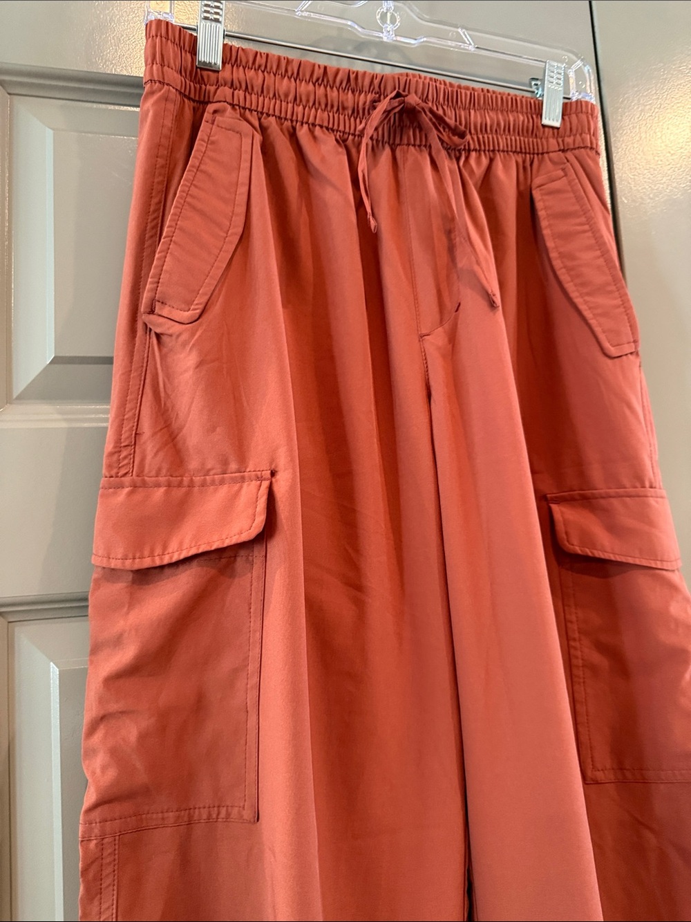 Old Navy Terracotta Rust Wide-Leg Cargo Tech Pants NWOT - Picture 3 of 4